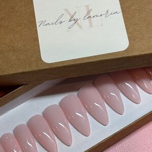 24pcs handmade gel Press on nails
Medium almond